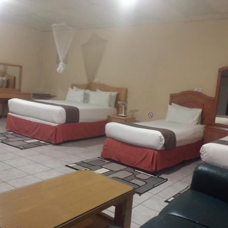 Centre Lodge Maun Esterno foto