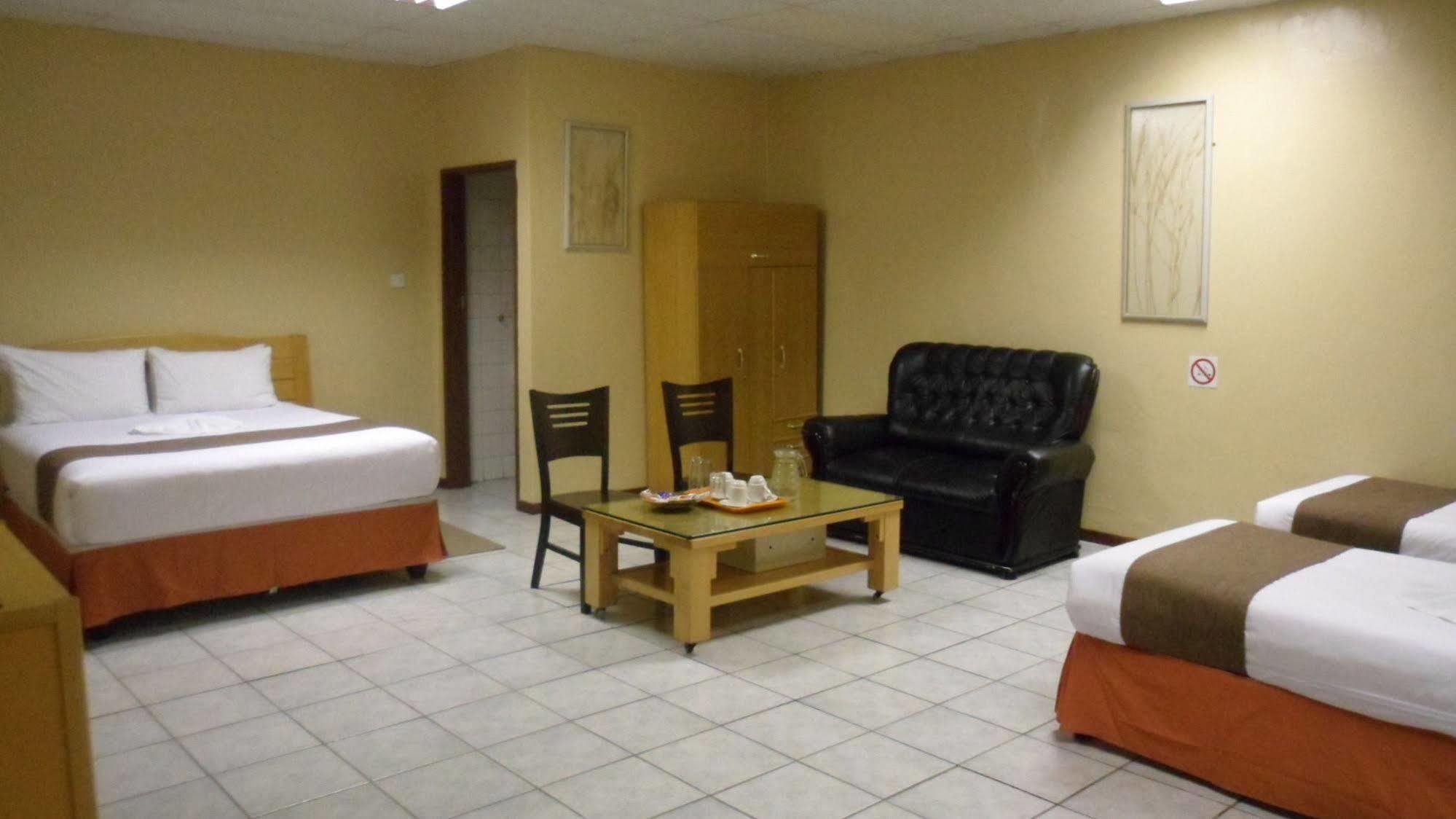 Centre Lodge Maun Esterno foto