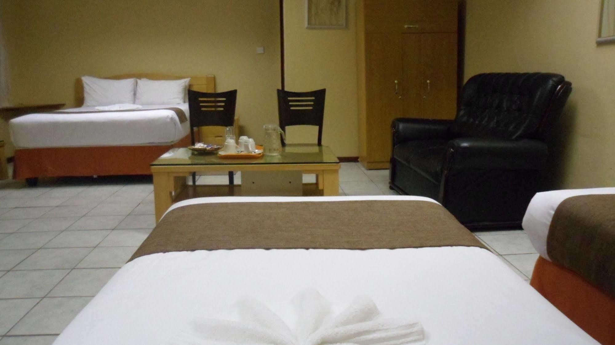 Centre Lodge Maun Esterno foto
