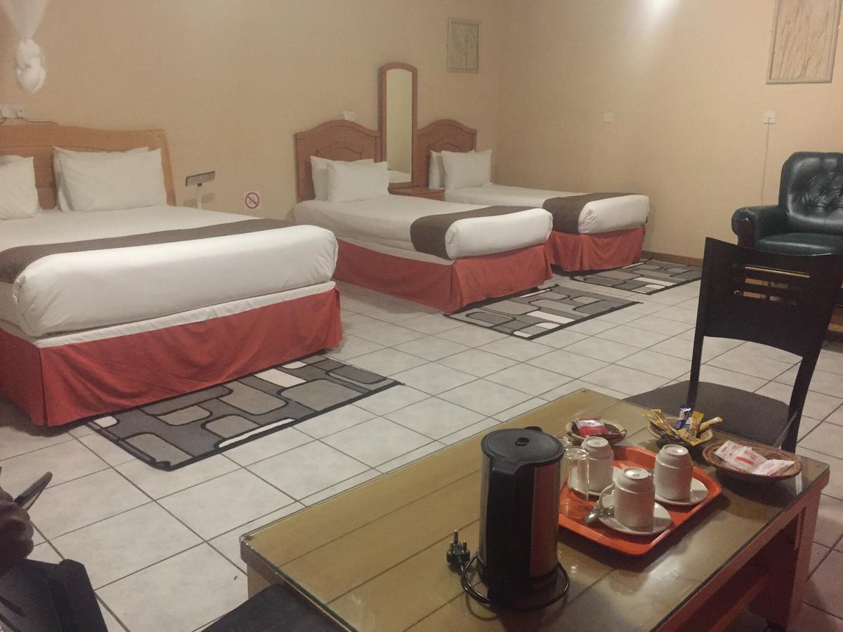 Centre Lodge Maun Esterno foto